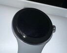 El Pixel Watch tiene un bisel mucho más grueso de lo que sugieren los renders de marketing. (Fuente de la imagen: u/Suckmyn00dle)