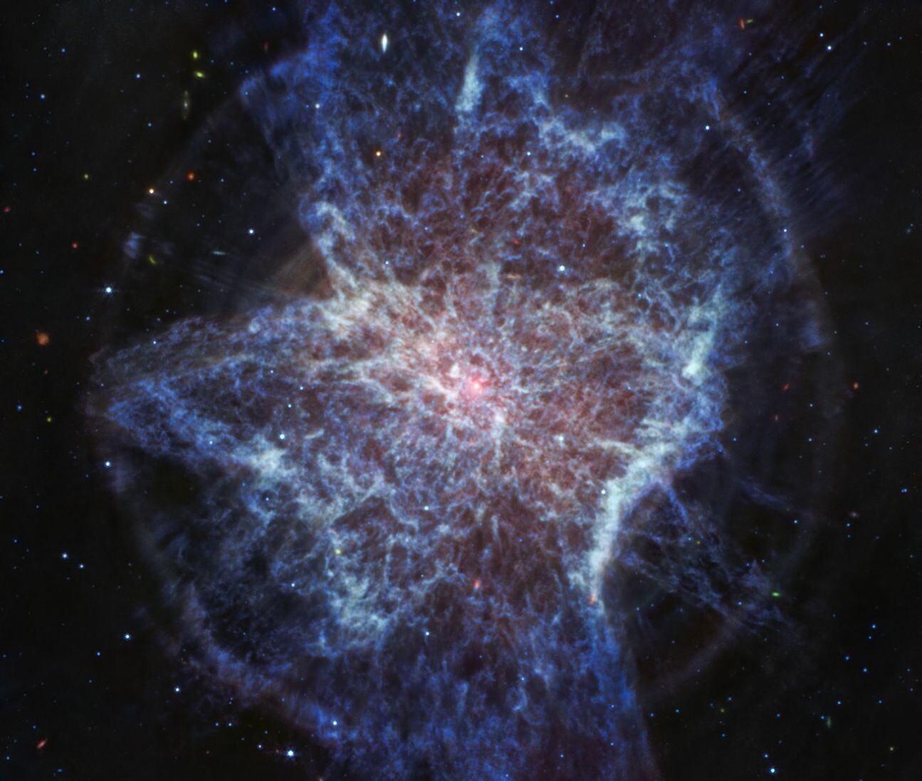 Imagen en el infrarrojo medio de la nebulosa planetaria NGC 6072 (Fuente de la imagen: NASA, ESA, CSA y STScI)