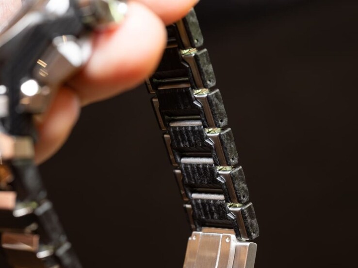 Una foto de la correa interior del reloj Casio G-Shock MTG-B4000D-1A. (Fuente de la imagen: Impress Watch)