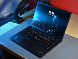 en revisión: Lenovo ThinkPad T14s Gen 4 Intel, muestra de revisión proporcionada por