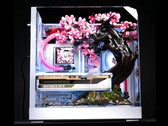 El ordenador personalizado Cherry Bloom cuenta con pétalos de aleación de titanio que reaccionan al calor.