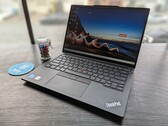 Análisis del portátil Intel Lenovo ThinkPad E14 G5: Core i7-1355U vs. Ryzen 7 7730U