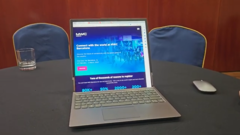 Concepto de portátil enrollable de Lenovo. (Fuente: Notebookcheck vía YouTube)