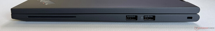 Lado derecho: Lector de tarjetas inteligentes, USB-A 3.2 Gen.1 (5 Gbps), USB-A 3.2 Gen.1 (5 Gbps, con alimentación), bloqueo Kensington