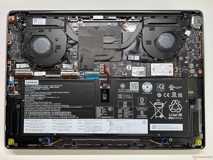 Lenovo Yoga 9 2-in-1 14 G10 para comparar