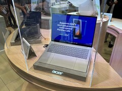 El Acer Swift 16 AI cuenta con un enorme trackpad. (Fuente de la imagen: Notebookcheck)