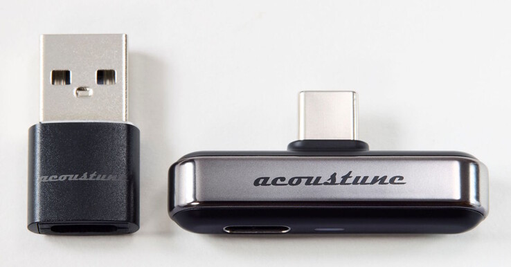 Con el transmisor Bluetooth Acoustune ATX001 se incluye un adaptador de USB-C a USB-A.