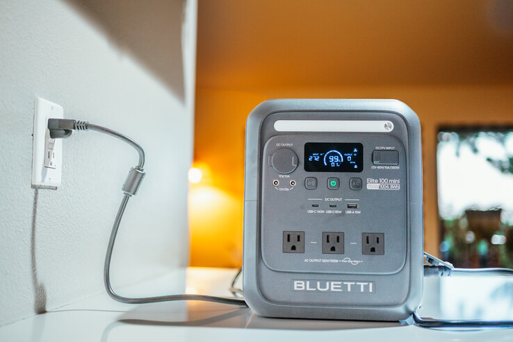 El Elite 100 mini cuenta con una luz LED integrada y una pantalla inteligente