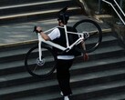 Roadlite:ON CF: Bicicleta eléctrica ligera con transmisión por correa