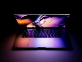 Se espera que el MacBook Pro cuente pronto con una pantalla OLED en tándem. (Fuente de la imagen: Daniel Korpai)