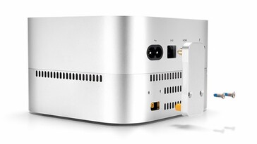 No es necesario realizar ninguna modificación en el Mac Mini; basta con conectarlo mediante un enchufe.