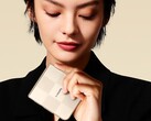 Xiaomi ha publicado carteles oficiales, fotos de prensa y un vídeo teaser del teléfono plegable Mix Flip 2 con cámara Leica. (Fuente de la imagen: Xiaomi)