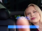 Las cámaras de vigilancia del habitáculo del Tesla sustituyen a los avisadores del volante (imagen: Zoomtopia/YouTube)