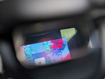 Xreal One Pro conectado al Steam Deck ejecutando Hyper Light Drifter