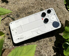El Nothing Phone (3), con certificación IP68, tiene un marco de aluminio y está protegido por Gorilla Glass 7i (pantalla) y Gorilla Glass Victus (parte trasera). (Fuente de la imagen: Notebookcheck)