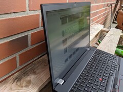 Lenovo ThinkPad T15 Gen2 - Uso en exteriores