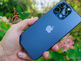 El iPhone 15 Pro Max ya no debería sobrecalentarse tras instalar iOS 17.0.3. (Fuente de la imagen: Notebookcheck)