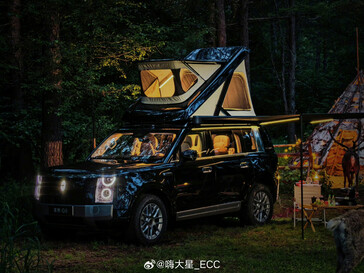 Avance del SUV Hongqui G9 con tienda de campaña en el techo