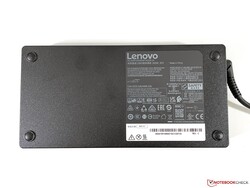 Adaptador de corriente voluminoso de 300 W