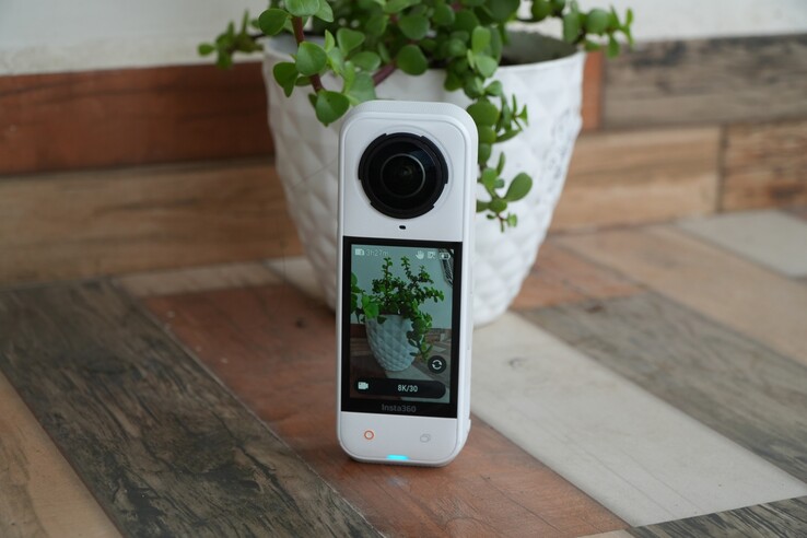 La Insta360 X5 captura secuencias en 8K a 30/25/24 fotogramas por segundo y fotos de hasta 72 MP (Fuente de la imagen: Abhinav Fating/Notebookcheck)