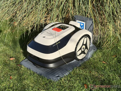 El Raccoon 2 SE en su estación de carga