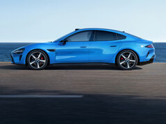 Xiaomi SU7 (2026) en el nuevo color Capri Blue: La berlina deportiva eléctrica recibe algo más que un pequeño lavado de cara. (Fuente de la imagen: Xiaomi)