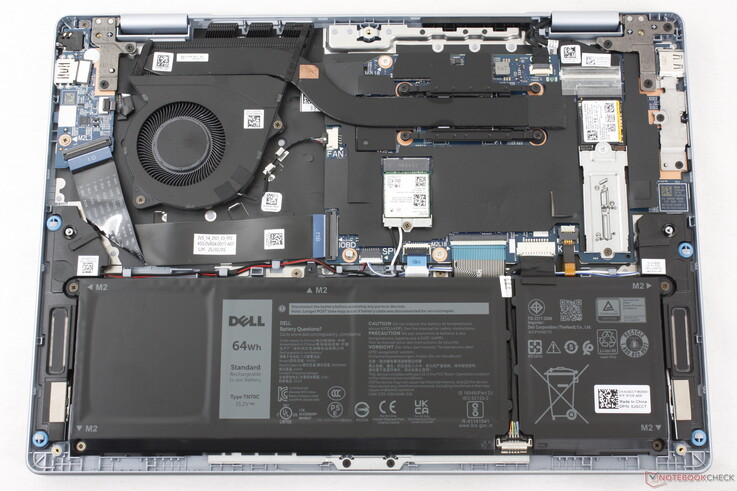 Placa base del Dell 14 Plus a modo de comparación