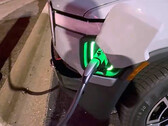 El plug-and-charge de Rivian ya funciona en los Supercargadores (imagen: ryanhuber/X)