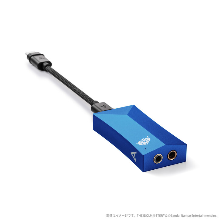 El DAC USB AK HC4 Idolmaster Cinderella Girls Edition admite auriculares no balanceados de 3,5 mm y balanceados de 4,4 mm. (Fuente de la imagen: Bandai Namco)