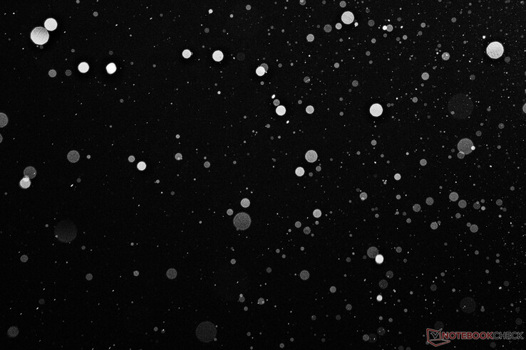 Intento fotografiar gotas de lluvia en la más absoluta oscuridad con el enfoque manual activado.