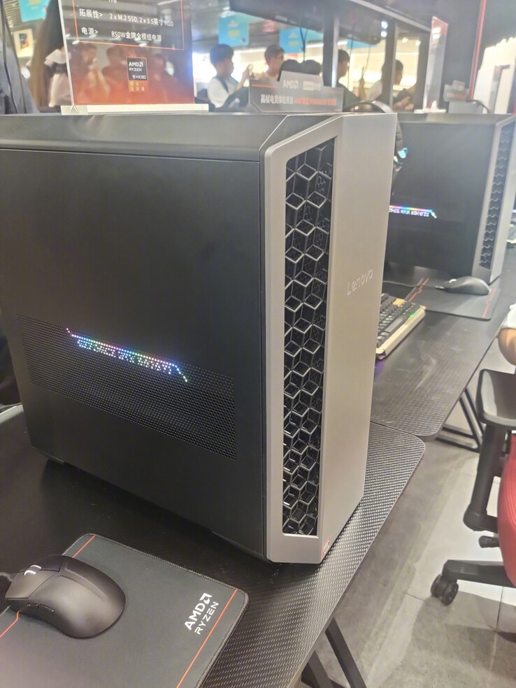 Panel lateral del Legion Blade Y7000P (Fuente de la imagen: ENEN科技匠)