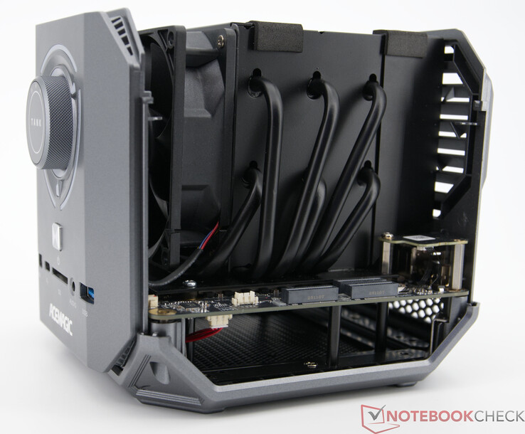 Acemagic en la M1A Pro+ sin tapa de carcasa