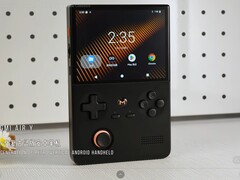 El Air Y es uno de los dos nuevos dispositivos portátiles verticales de Mangmi.