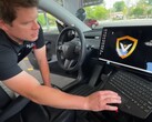 La pantalla de Tesla se utiliza como pantalla del ordenador de la policía en el Model PD (imagen: epcalderhead/YT) 