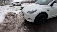 Ya no hay sensores que detecten ese montón de nieve (imagen: Tech &amp;amp; Tesla Sweden/YouTube)
