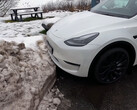 Ya no hay sensores que detecten ese montón de nieve (imagen: Tech &amp; Tesla Sweden/YouTube)