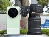 La Vivo X300 Ultra se enfrenta a la cámara Sony Alpha A7 con un sensor de fotograma completo y un objetivo caro