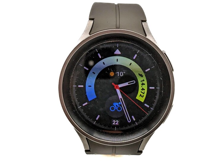 La carcasa del Galaxy Watch5 Pro es de titanio, la pantalla está protegida por un cristal de zafiro