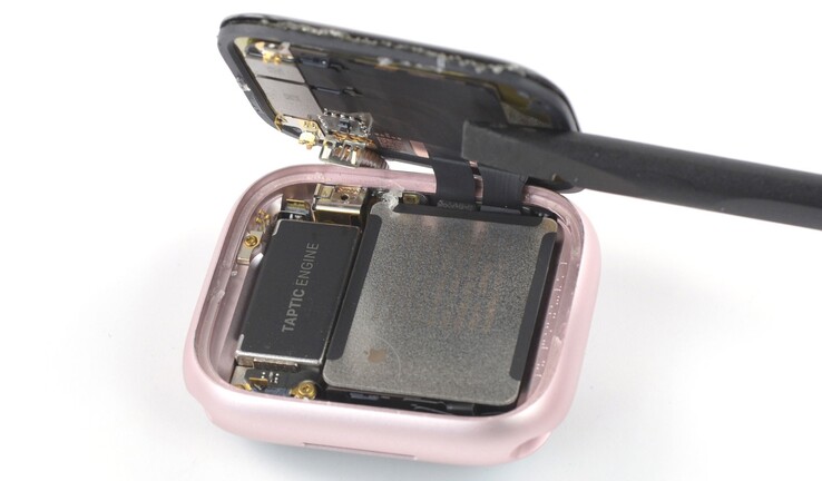 El Apple Watch ya tiene una batería con carcasa metálica. (Imagen: iFixit)