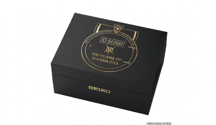 El cronógrafo Seiko D51 viene en una caja de presentación negra decorada con ilustraciones doradas inspiradas en locomotoras.