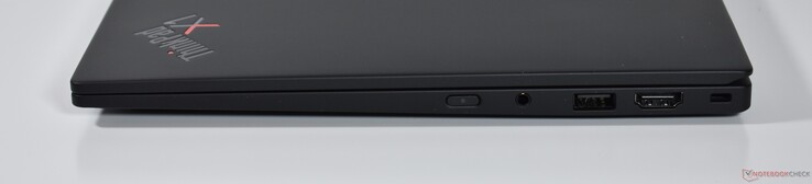 derecha: audio de 3,5 mm, USB-A 3.2 Gen 1, HDMI, bloqueo Kensington