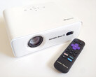 Proyector Roku Aurzen Eazze D1R y mando a distancia.