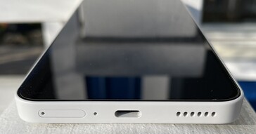 Parte inferior: dual-SIM, micrófono, USB-C 2.0, altavoz (fuente de la imagen: Manuel Masiero)