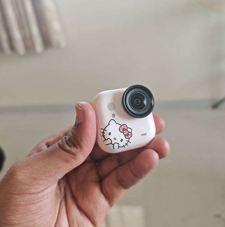 La cámara de acción Insta360 Go Ultra Hello Kitty edición limitada