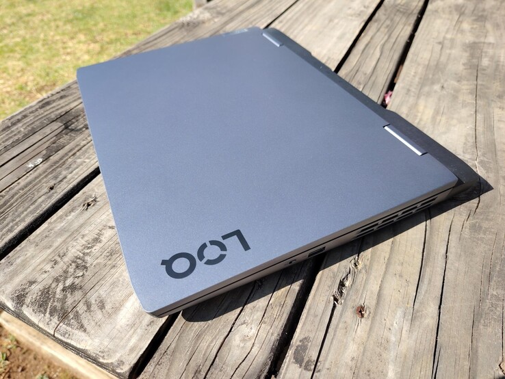 Warzone fue donde el Lenovo LOQ 16IRH8 realmente se flexionó. (Fuente de la imagen: Darryl Linington - Notebookcheck)