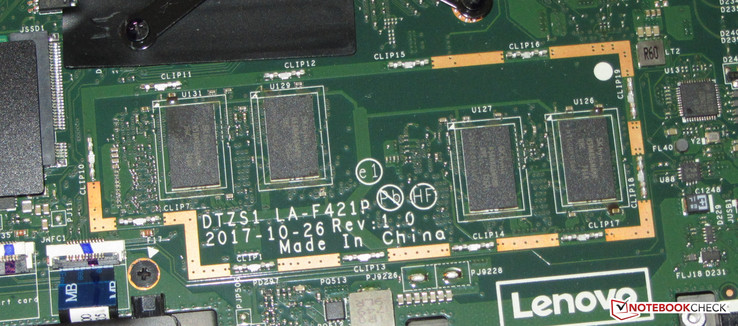 La memoria RAM soldada se ejecuta en modo dual channel.
