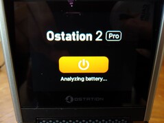 Al pulsar el botón de encendido durante diez segundos se expulsan todas las pilas. (Fuente de la imagen: Notebookcheck)