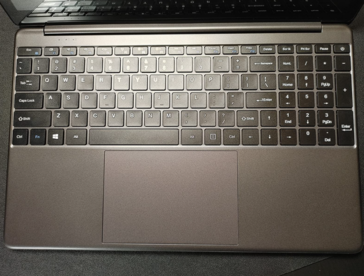 Una imagen de cómo se ve el teclado y el trackpad. (Fuente de la imagen: Amazon)