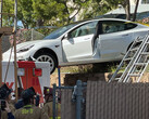 Un percance con los pedales mandó a este Tesla encima de una ambulancia, no al Autopilot (imagen: SDFD)