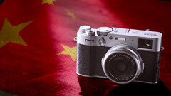 Parece que FUjifilm podría fabricar la X100VI en China para hacer frente mejor a la gran demanda. (Fuente de la imagen: Fujifilm / Unsplash - editado)